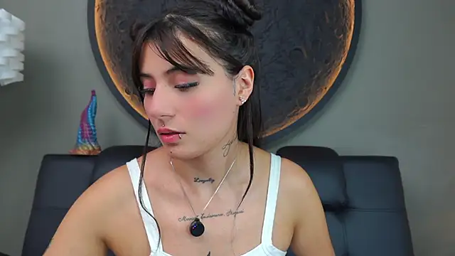 miss_sharlotte18 live sex cam