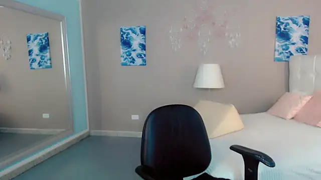 _Maddison_Ivanova_'s cam snapshot