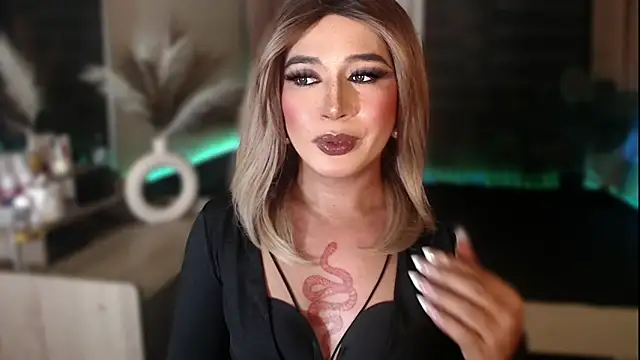 mslilly_croft's cam snapshot