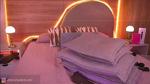 danna_berlin_'s cam snapshot