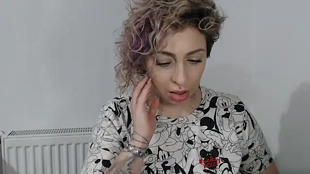 AAARUNY's cam snapshot