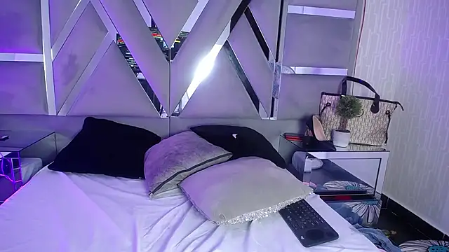 MonzerratBoyer's cam snapshot