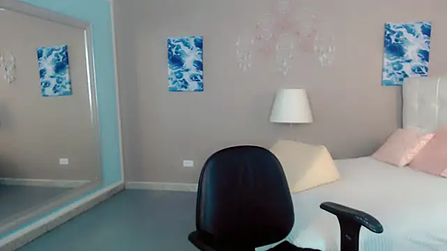 _Maddison_Ivanova_'s cam snapshot