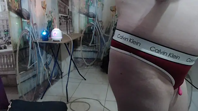 curly_greeneyed's cam snapshot