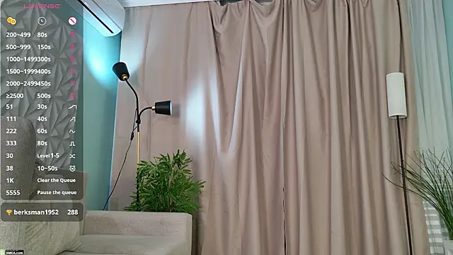 Playful_Lia's cam snapshot