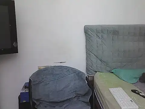 AlphaLatinoBear's cam snapshot