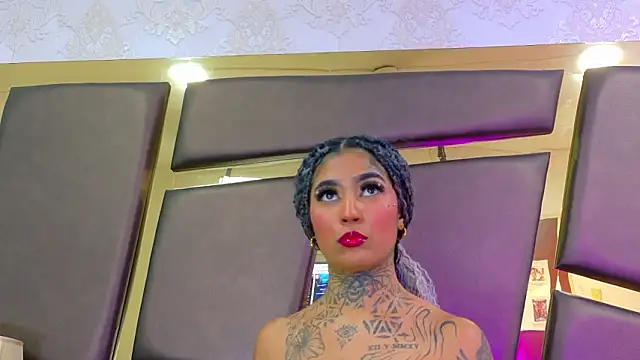 EmilieLake's cam snapshot