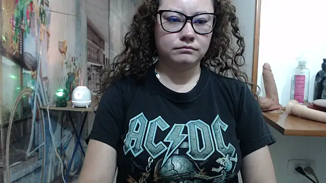 curly_greeneyed's cam snapshot