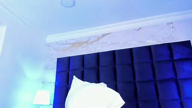 MelaniieRoux's cam snapshot