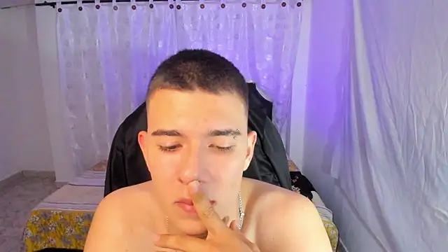 Aleck_Boy's cam snapshot