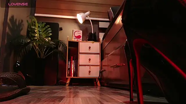 OHVEEYMExo1's cam snapshot