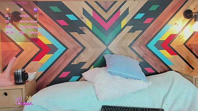 NaiirobiSwan's cam snapshot