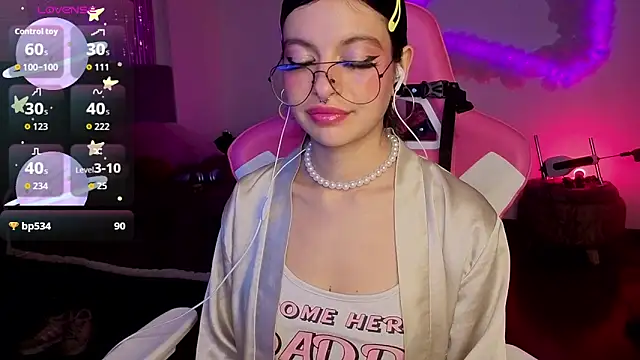 larah_uwu's cam snapshot