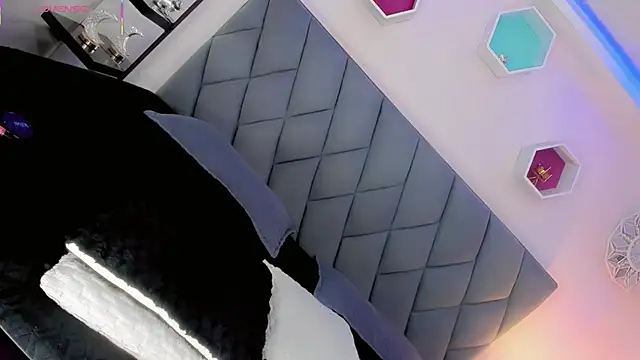 Amira_Ember's cam snapshot