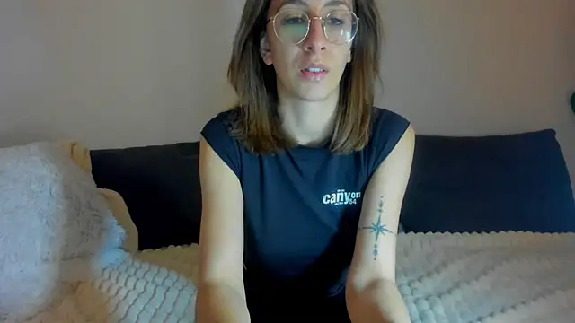 DesireMore90's cam snapshot