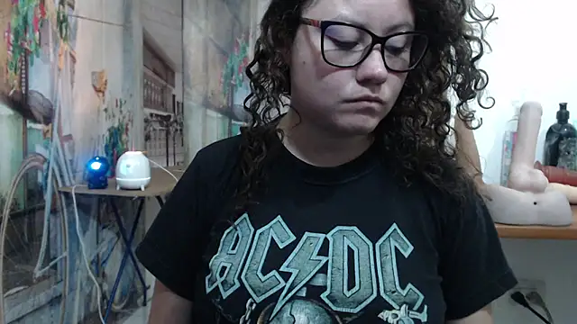 curly_greeneyed's cam snapshot