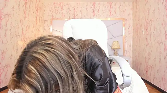 Emily_Whinfre's cam snapshot