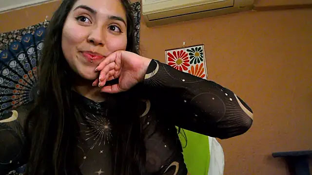 IntimateTales's cam snapshot