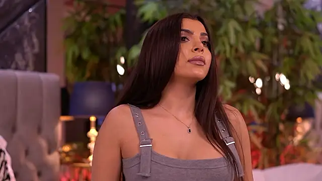 NicoleCellini live sex cam