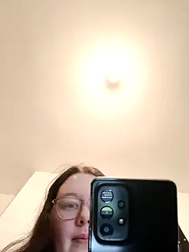 Sexycurvyemilyy live sex cam