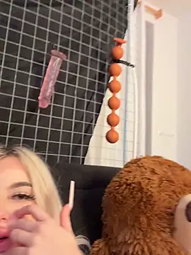 Steffi_Snowbunny live sex cam