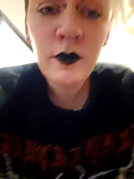 PinkTheHawk's cam snapshot