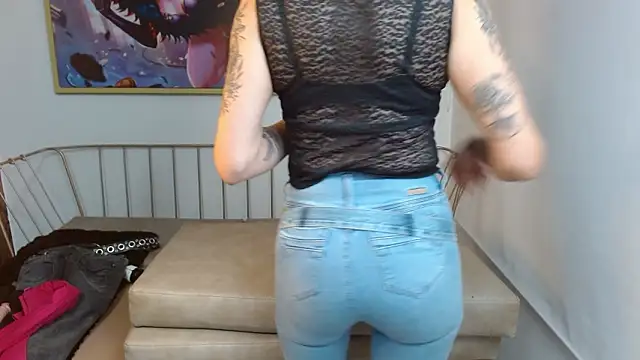 Roxanne_vale's cam snapshot