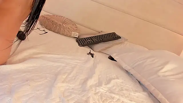 Miablosoom's cam snapshot