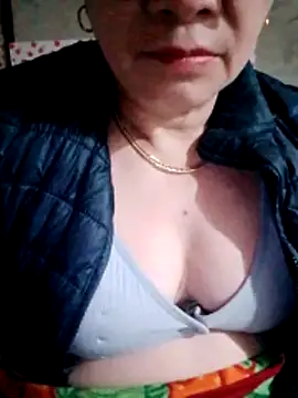 small-house123's cam snapshot