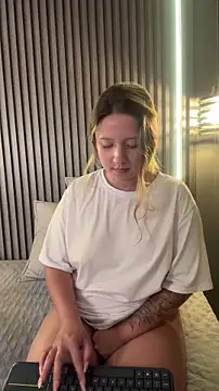 MiaPetit_'s cam snapshot