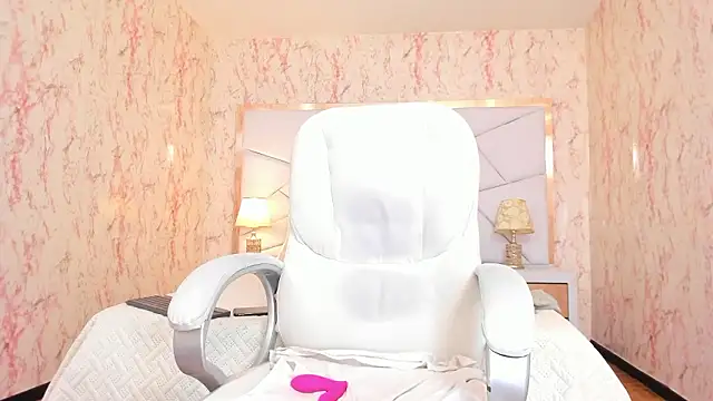 Emily_Whinfre's cam snapshot