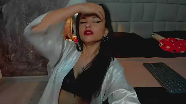 yiyisandoval's cam snapshot