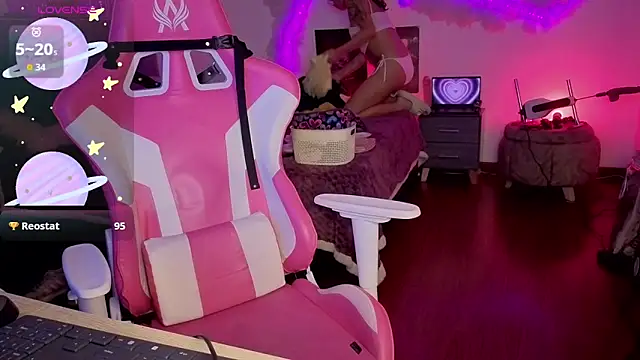 larah_uwu's cam snapshot