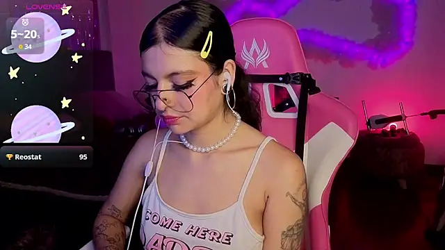 larah_uwu's cam snapshot