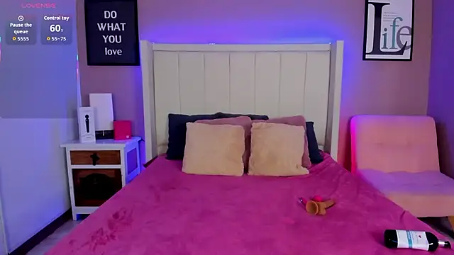 sarahyessica's cam snapshot