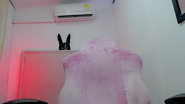 Mishell_hot_'s cam snapshot