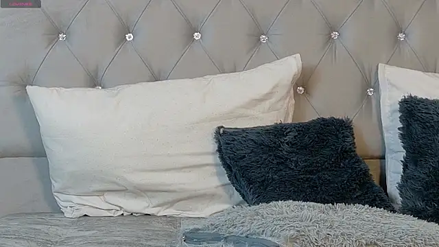 izzybelmonth12's cam snapshot