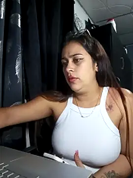 Latina_sexy1's cam snapshot