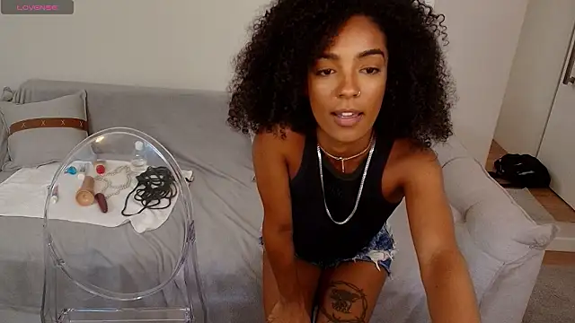 Lisa_Sutton's cam snapshot