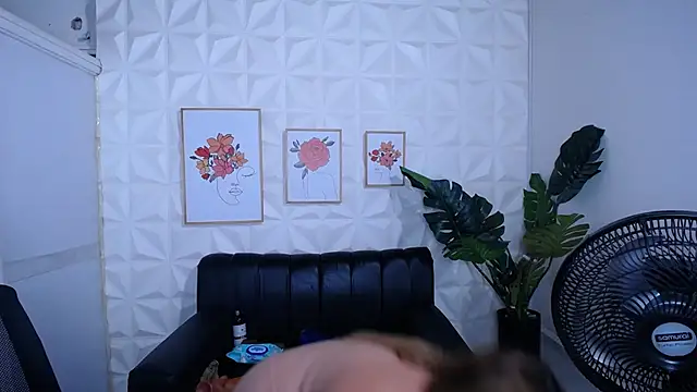 Valentinaa_mature live sex cam