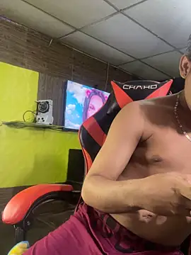 Aron2028 live sex cam