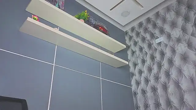 Hilary-banks's cam snapshot