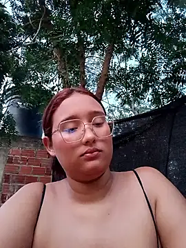 young_dairy01's cam snapshot