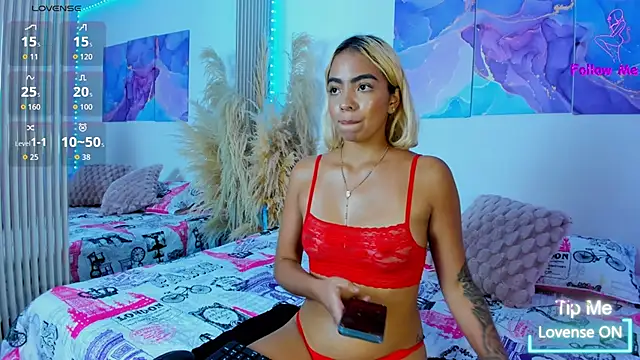 SashaRouge_'s cam snapshot