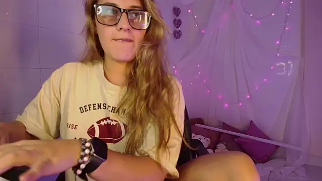 Giia_paiige18's cam snapshot