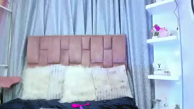 alix_noa's cam snapshot