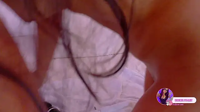 emily_bank's cam snapshot