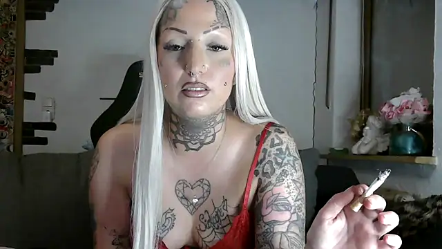 RoxxyInk's cam snapshot