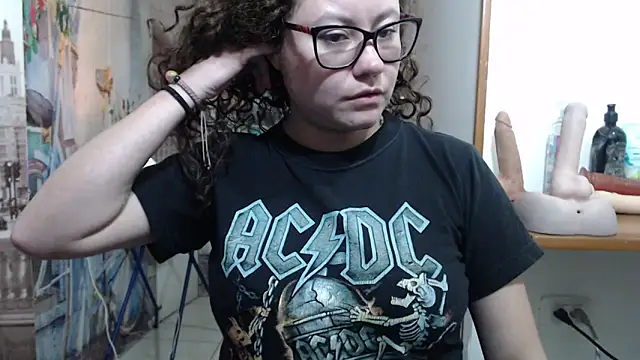 curly_greeneyed's cam snapshot