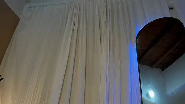 Annie_Cartier's cam snapshot